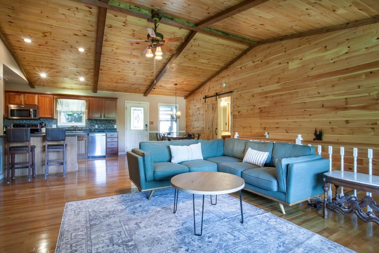 Ole Smoky Bnb - Game Room, Hot Tub, Mtn Views! ピジョンフォージ エクステリア 写真