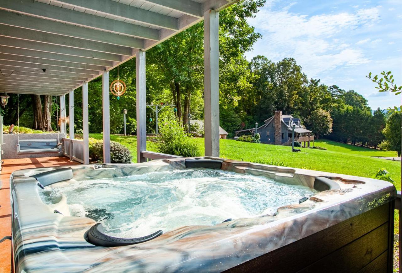Ole Smoky Bnb - Game Room, Hot Tub, Mtn Views! ピジョンフォージ エクステリア 写真