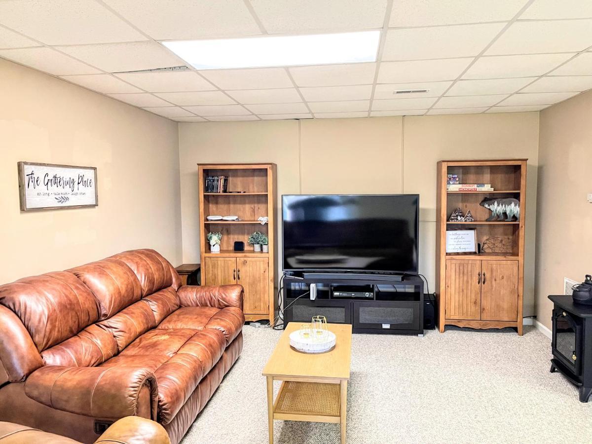 Ole Smoky Bnb - Game Room, Hot Tub, Mtn Views! ピジョンフォージ エクステリア 写真