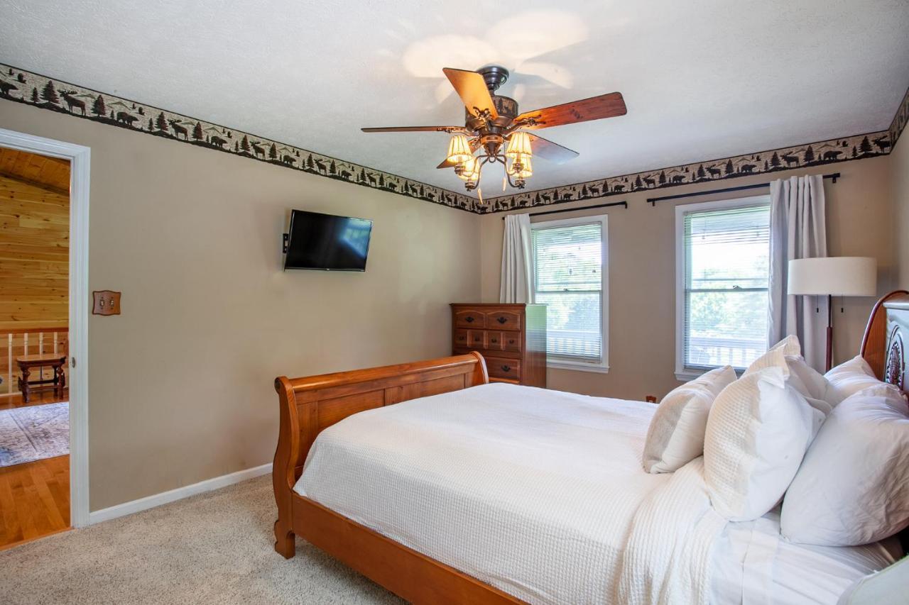 Ole Smoky Bnb - Game Room, Hot Tub, Mtn Views! ピジョンフォージ エクステリア 写真