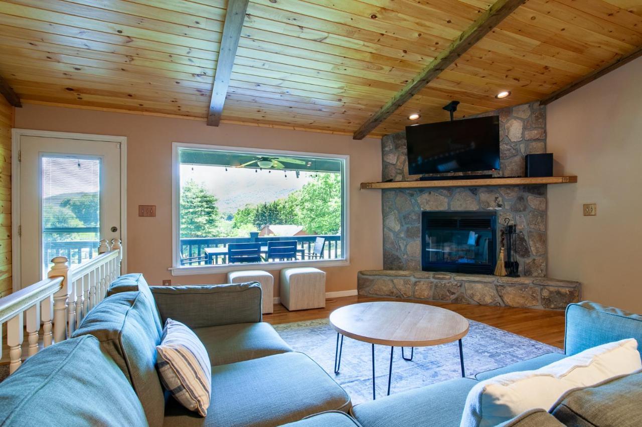 Ole Smoky Bnb - Game Room, Hot Tub, Mtn Views! ピジョンフォージ エクステリア 写真