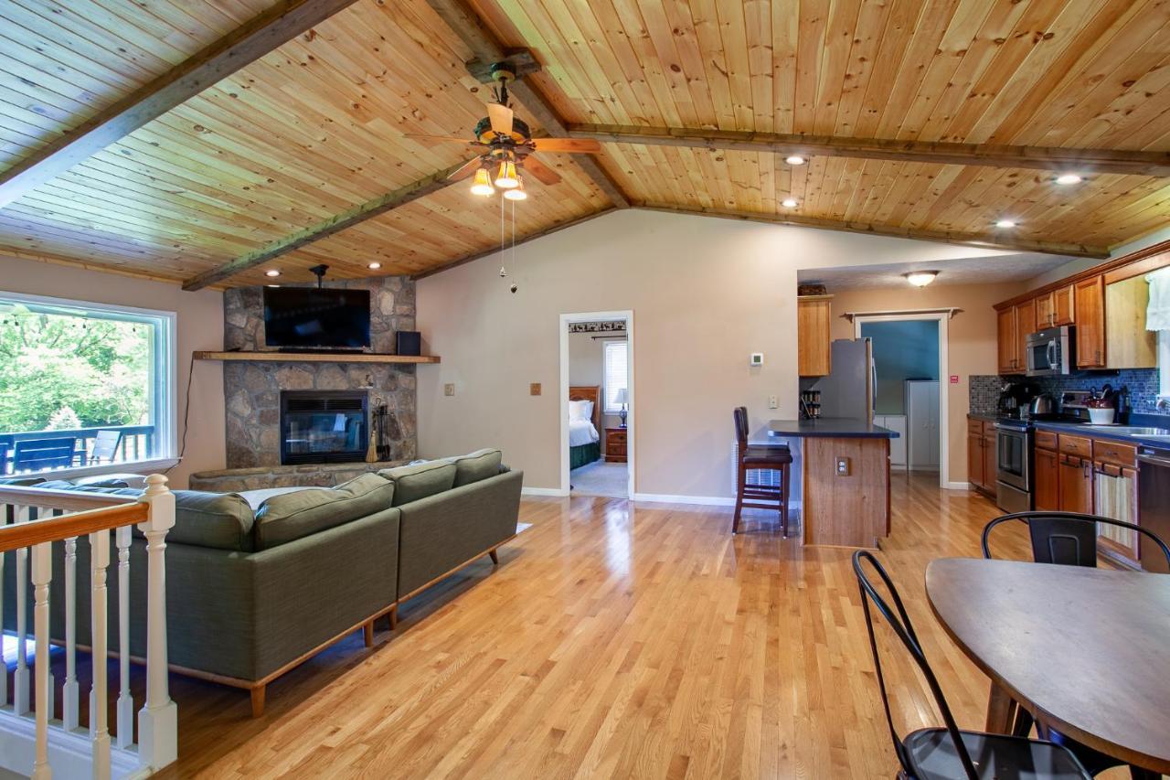 Ole Smoky Bnb - Game Room, Hot Tub, Mtn Views! ピジョンフォージ エクステリア 写真