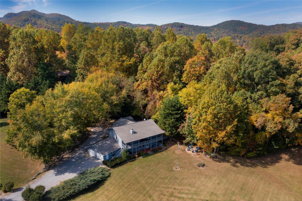 Ole Smoky Bnb - Game Room, Hot Tub, Mtn Views! ピジョンフォージ エクステリア 写真