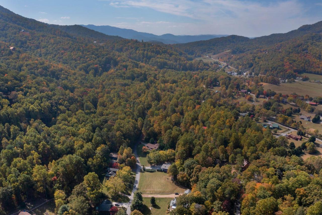 Ole Smoky Bnb - Game Room, Hot Tub, Mtn Views! ピジョンフォージ エクステリア 写真