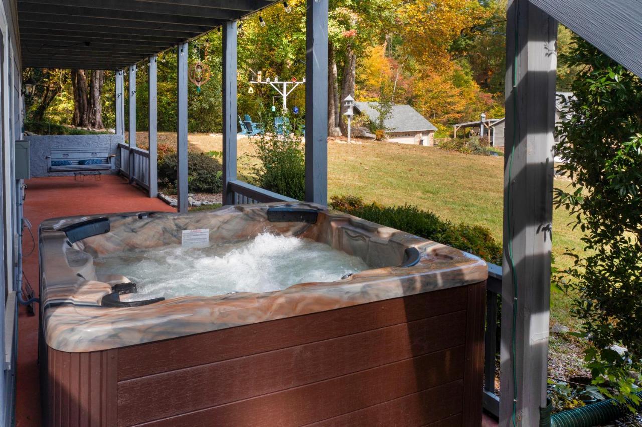 Ole Smoky Bnb - Game Room, Hot Tub, Mtn Views! ピジョンフォージ エクステリア 写真